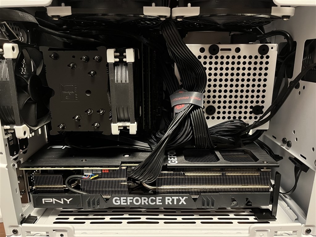 装飾控えめでスタンダードな4070tiを探している人にオススメ』 PNY GeForce RTX 4070 Ti 12GB VERTO LED  トリプルファン VCG4070T12TFXPB1 [PCIExp 12GB] Munk1chiさんのレビュー評価・評判 - 価格.com