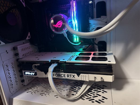 PNY GeForce RTX 4070 Ti 12GB VERTO LED トリプルファン White