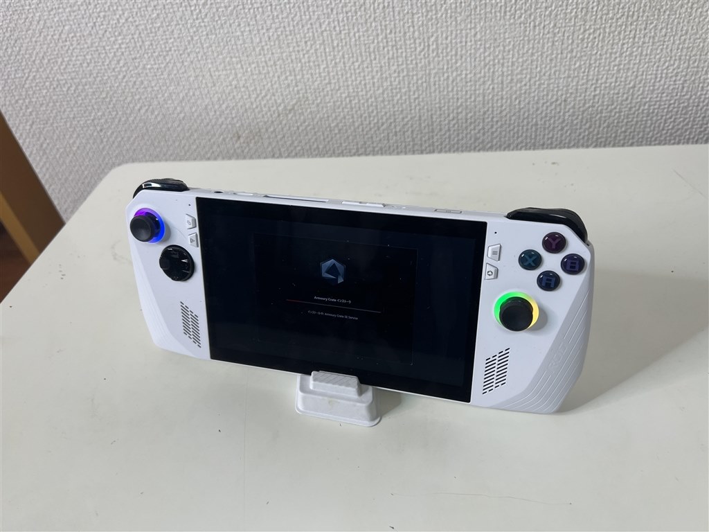 Nintendo SwitchライクなサブのモバイルゲーミングPC』 ASUS ROG