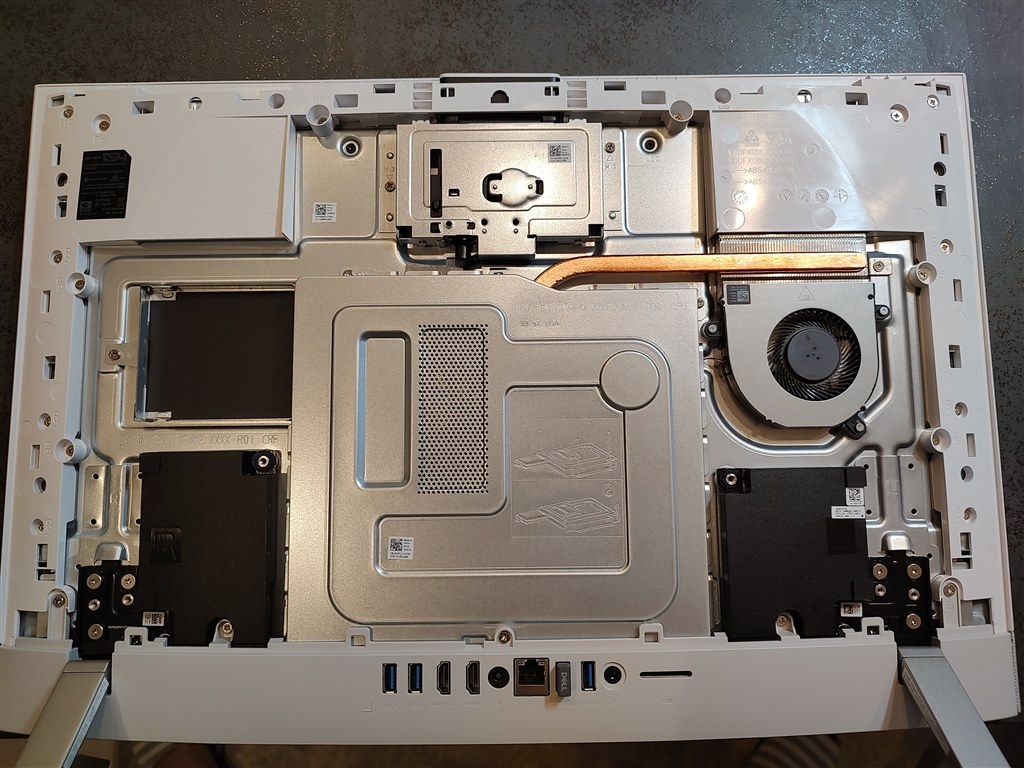 オフィスにもリビングにも。スタイリッシュな24インチ一体型PC』 Dell