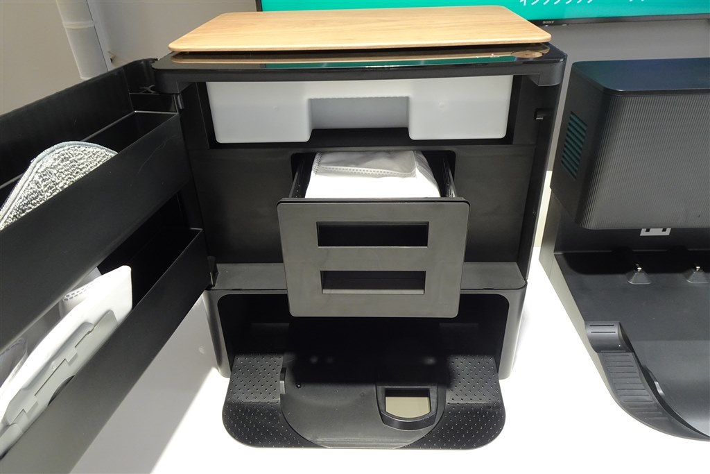 ルンバの床拭き・吸引二刀流モデルに自動給水機能付きが登場