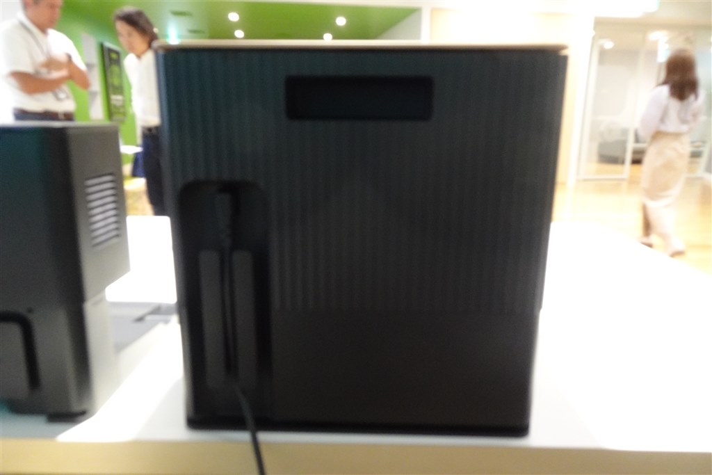 ルンバの床拭き・吸引二刀流モデルに自動給水機能付きが登場