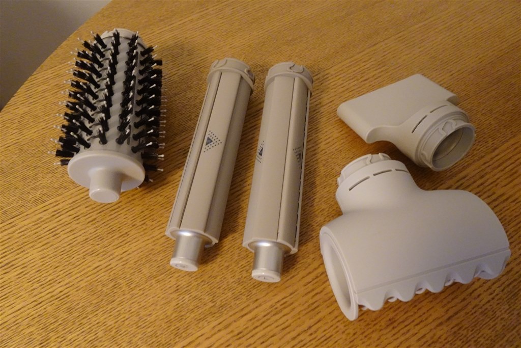 曲げたり伸ばしたり！二刀流で使えるSharkの”変形”ドライヤー』 Shark