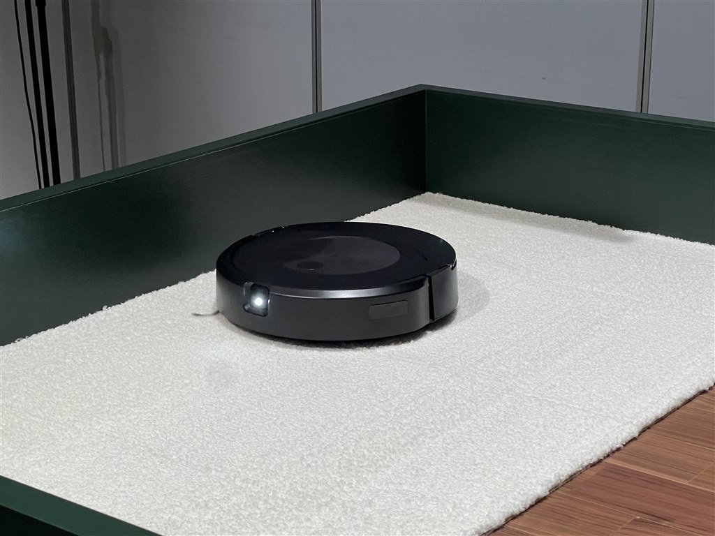 ゴシゴシと水拭きできるようになった 新フラグシップ』 iRobot ルンバ