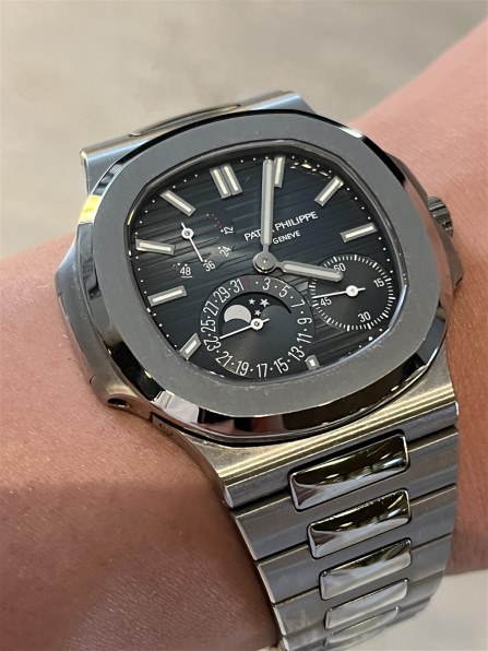 パテック フィリップ ノーチラス 5712/1A-001 価格比較 - 価格.com