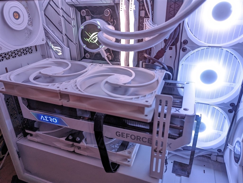 GIGABYTE RTX4090 AERO グラフィックボード　実使用 Amazon | GIGABYTE GV-N4090AERO OC-24GD GeForce RTX 4090 AERO