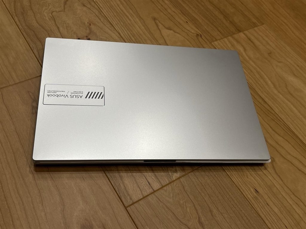 裏面のデザインが秀逸』 ASUS Vivobook Go 14 E1404FA Ryzen 5 7520U/16GBメモリ/512GB  SSD/14型ワイドTFTカラー液晶 E1404FA-NK256W [クールシルバー] Grenaden31さんのレビュー評価・評判 - 価格.com