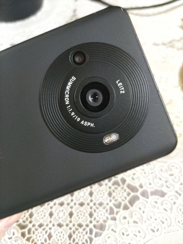 格好良くて満足です。』 シャープ AQUOS R8 pro SH-51D docomo