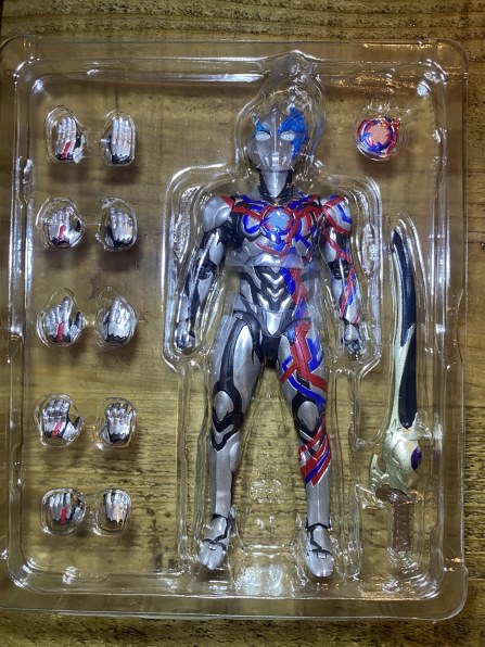 BANDAI S.H.Figuarts ウルトラマンブレーザー 価格比較 - 価格.com