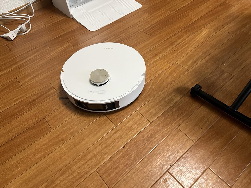 ブラシが動いて 壁際までしっかり拭き掃除してくれる』 Dreame