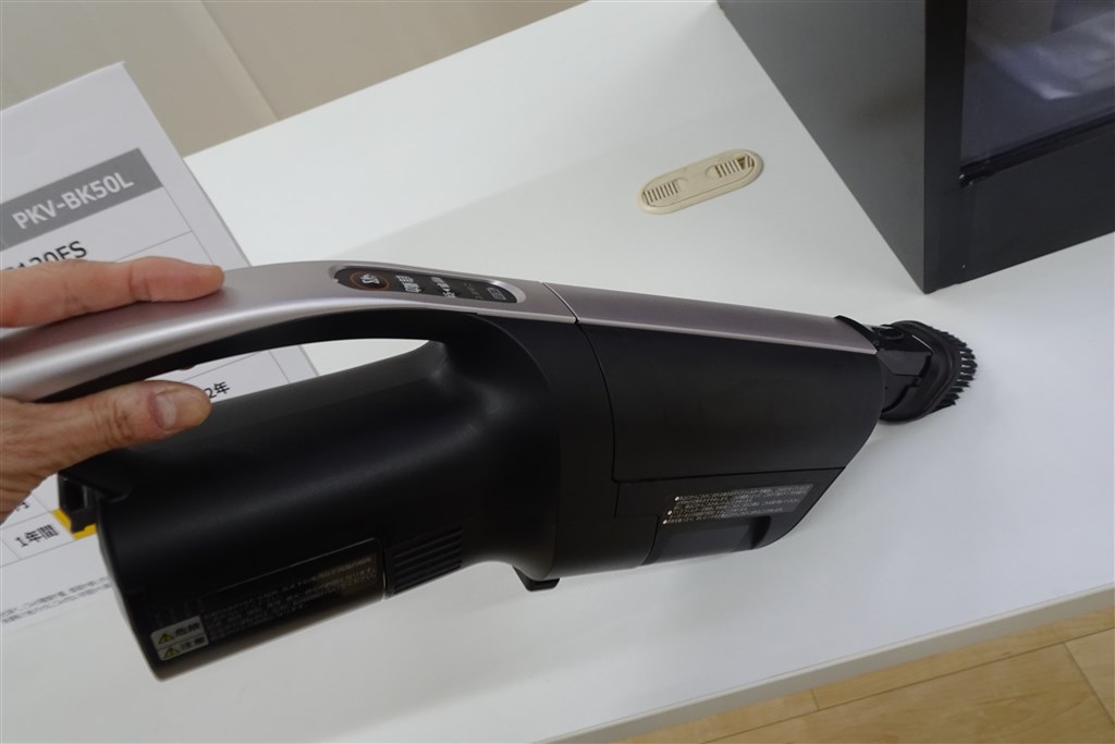 軽量性と吸引力を両立した日立の紙パックスティック新モデル』 日立