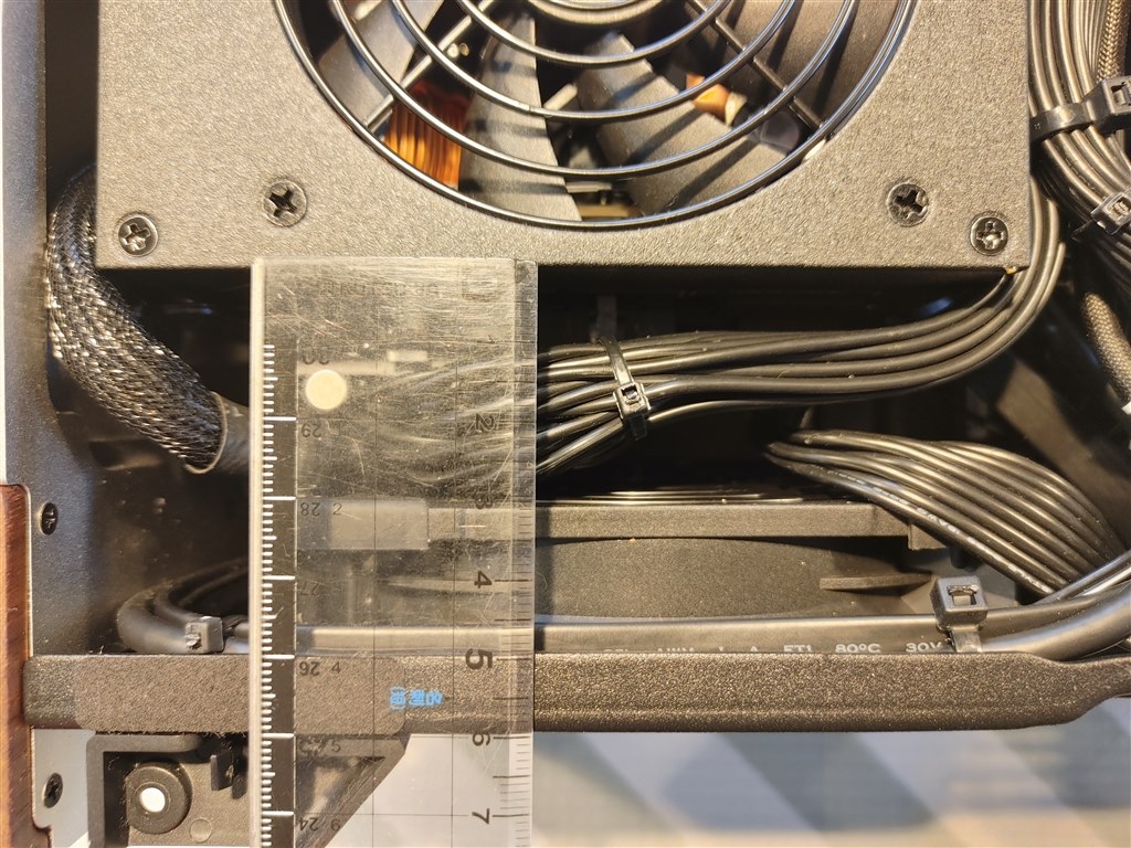 このデザインにピンときたら買い』 Fractal Design Terra FD-C