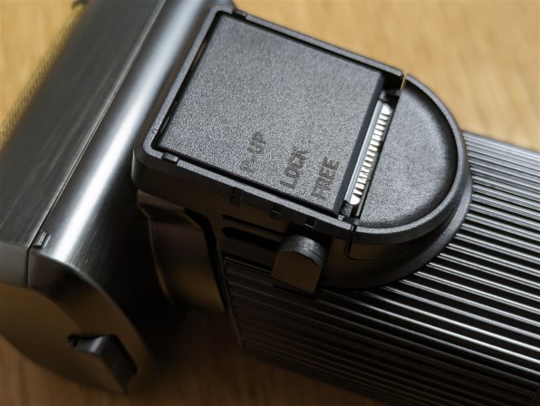 マクセルイズミ everedge IZF-E863W-K [ブラックニッケル] レビュー