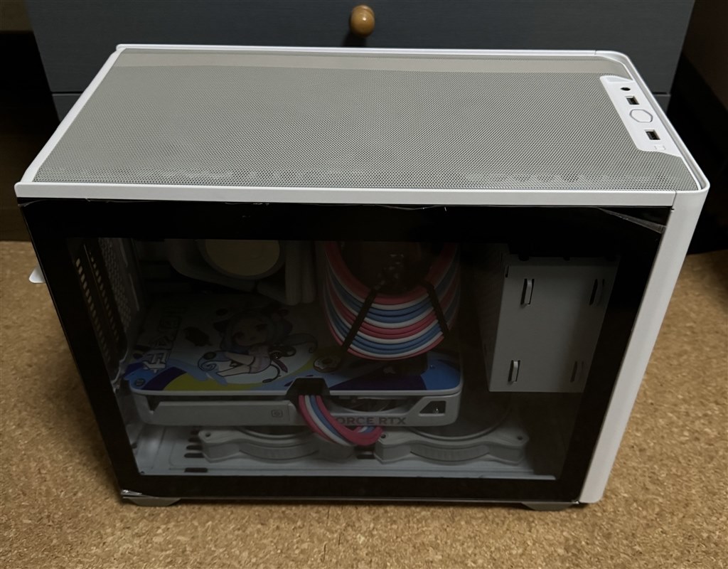 加工することで上部にラジエーターをつけて中を見れるケースに