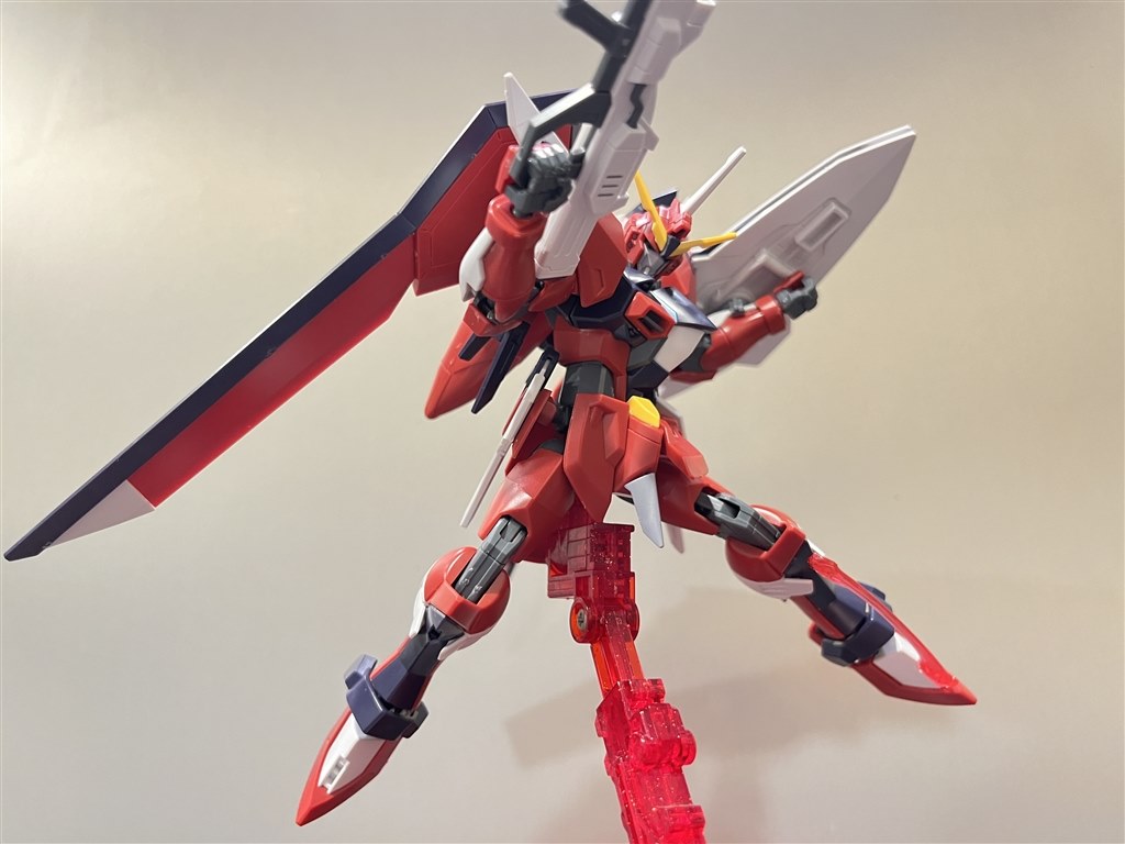 プロポーション、色分けは文句なしだが、ポロリも。』 BANDAI HG 1/144
