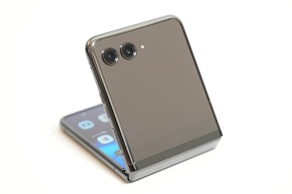 任意のAndroidアプリを外画面に表示し、折り畳んだまま常用可能