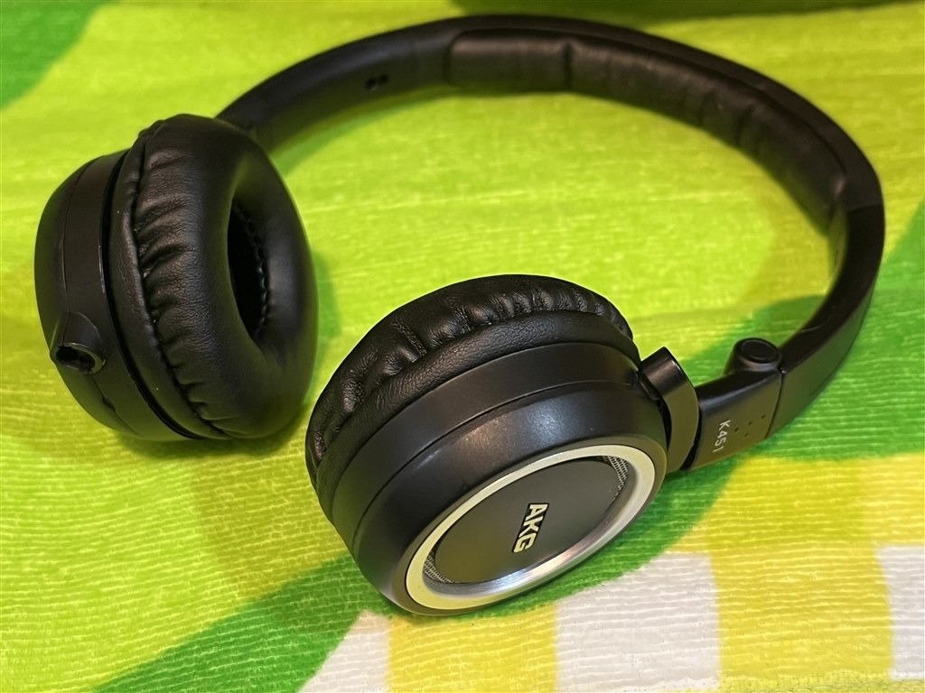 アウトドア用では、ケース付き、しっかりヘッドバンドが良い感じ』 AKG