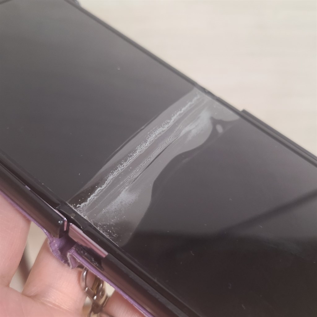 耐久性が低いのが残念』 サムスン Galaxy Z Flip4 楽天モバイル