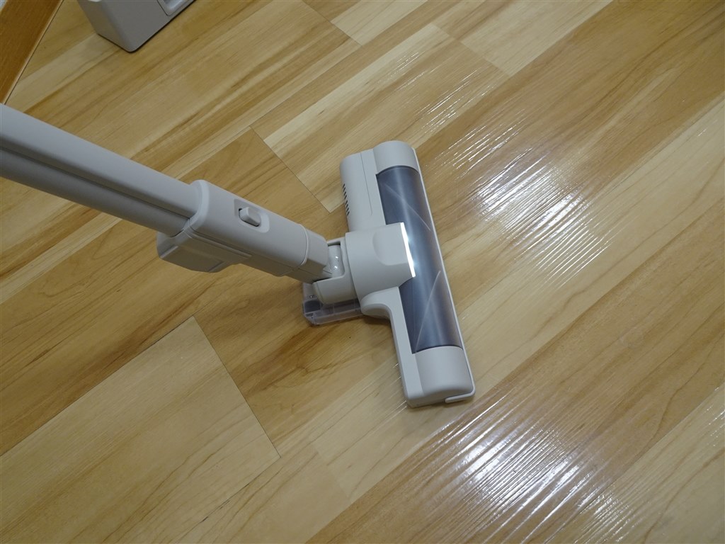 軽さにこだわったアイリスのモップ付きスティック掃除機』 アイリス