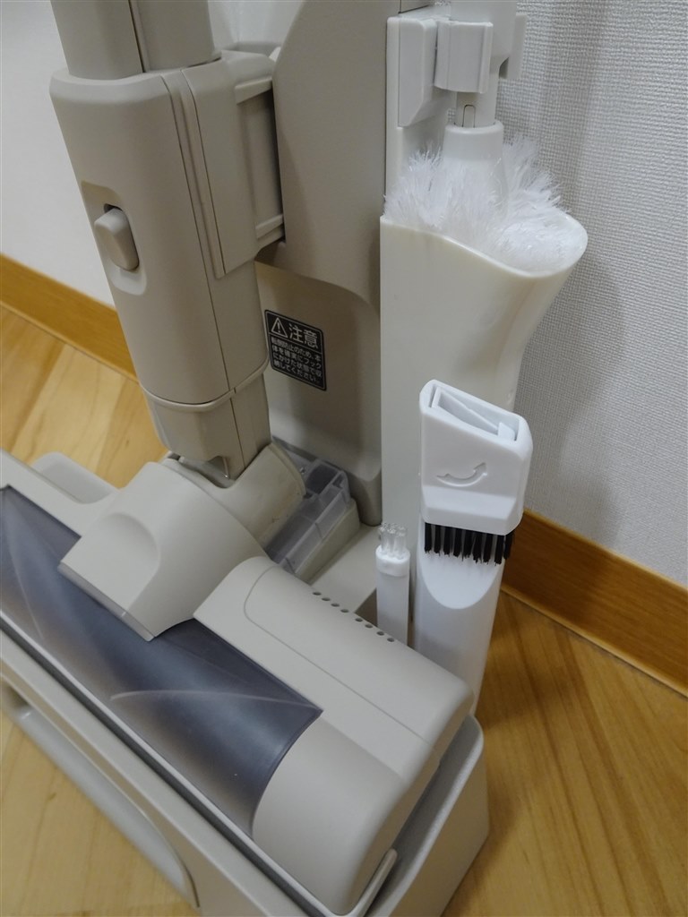 軽さにこだわったアイリスのモップ付きスティック掃除機』 アイリス
