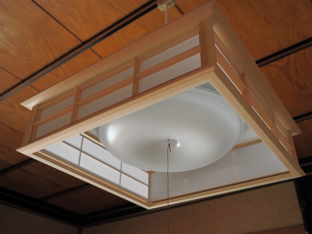 照明器具本体は品質の高い木枠とメーカー5年保証』 瀧住電機工業