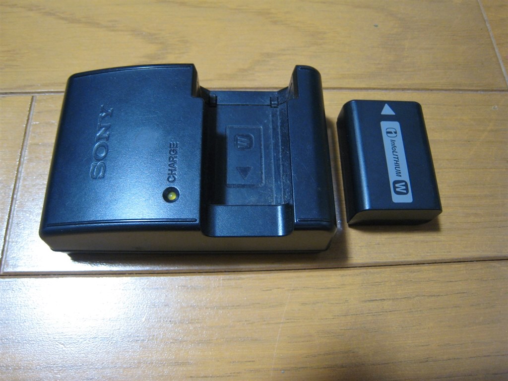 この組み合わせでは充電時に発熱はほとんどありません。』 SONY この組み合わせでは充電時に発熱はほとんどありません。』 SONY