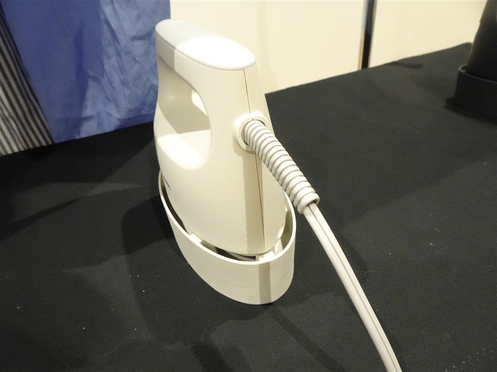 革新的な機能で10年の歴史上最高の完成度のパナの衣類スチーマー