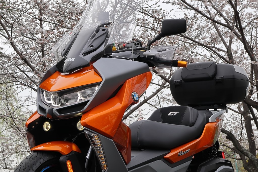 唯一無二のスタイルがカッコいい！』 BMW C400 GT GOLD SKY CLUBさんの 