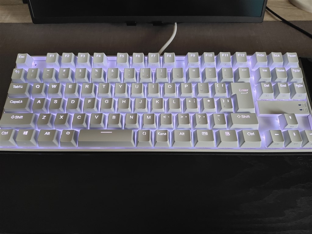 白くて光るメカニカルキーボードの入門機としてぴったり』 REDRAGON