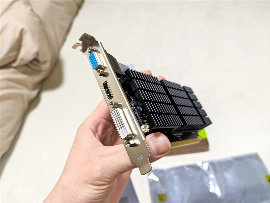 動作確認用に急遽購入。原神も設定次第でなんとか遊べます 動作確認用に急遽購入。原神も設定次第でなんとか遊べます