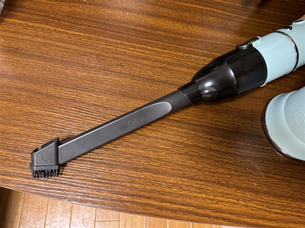ハンドベルのようなフォルムで充電できる小型のコードレス掃除機 ハンドベルのようなフォルムで充電できる小型のコードレス掃除機