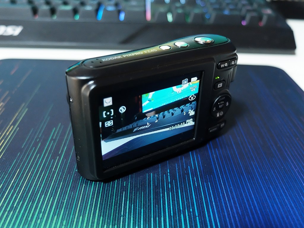 コンパクトで可愛いKODAKのカメラを買いました。』 コダック