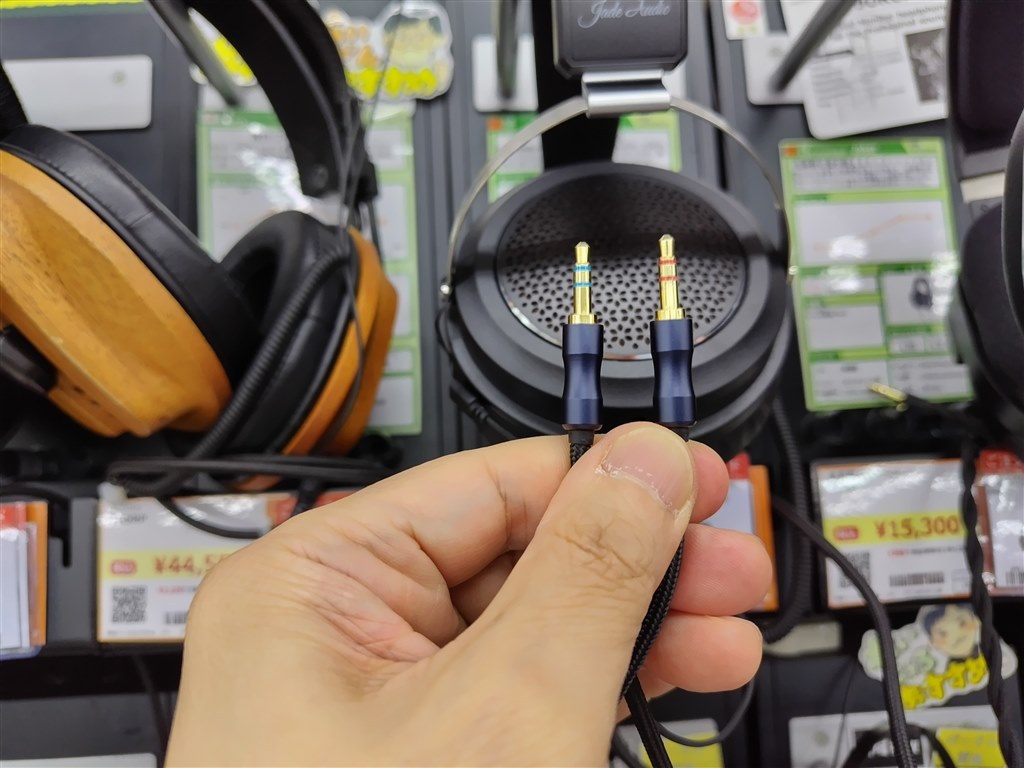 高音の解像感を保ちつつ適度に広がる音場と分離感の良い低音』 FiiO