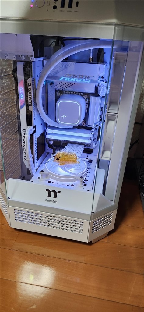 気に入ったら手に入れるしかないデザイン』 Thermaltake The Tower 300 