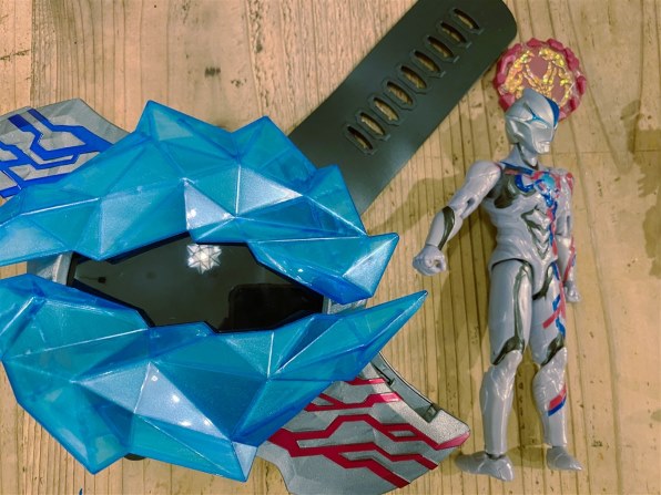 バンダイ ウルトラマンブレーザー 電光変身 DXブレーザーブレス