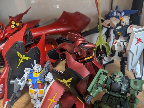 G0108完成品 1/144HGUC サザビー 機動戦士ガンダム 逆襲のシャア