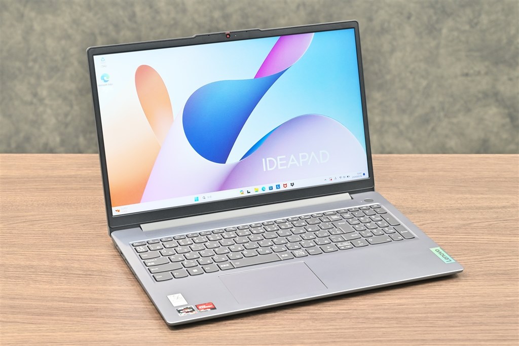 SDメモリーカードスロット付きで高コスパなのが魅力』 Lenovo