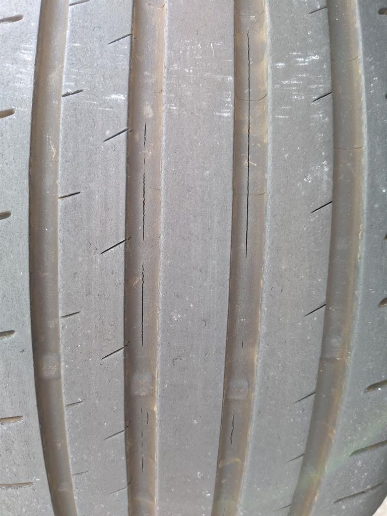 亀裂はダメだろ・・・』 ブリヂストン POTENZA S007A 245/40R18