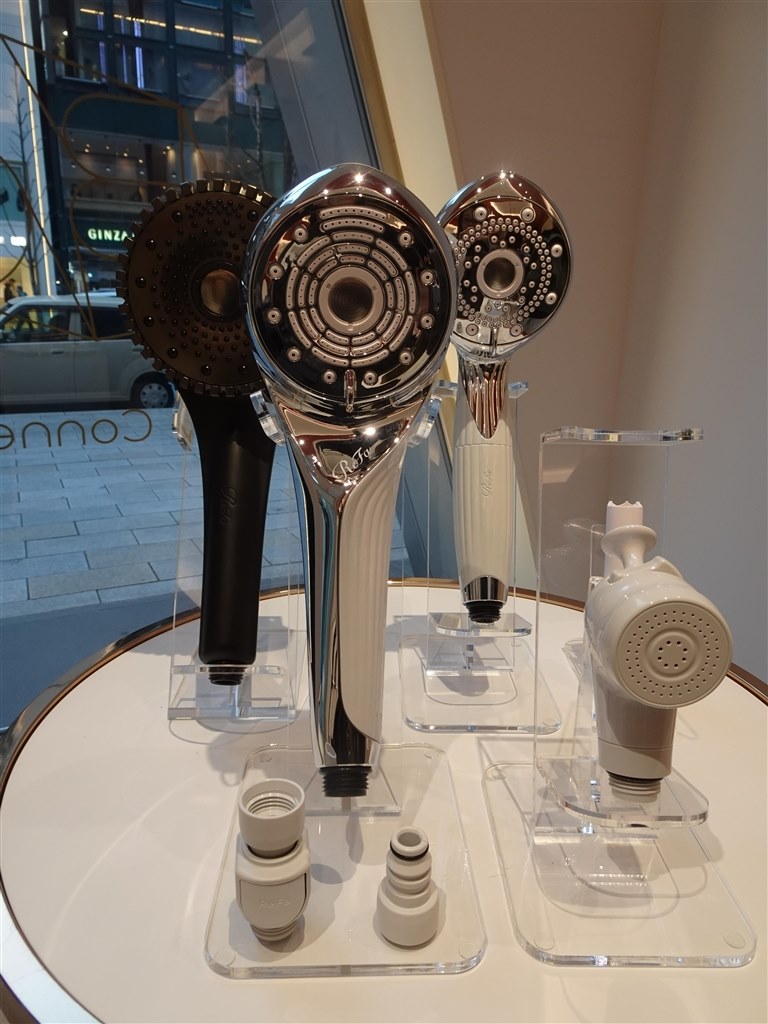 リファファインバブルフィット 節水小型シャワーヘッドギフト 手元