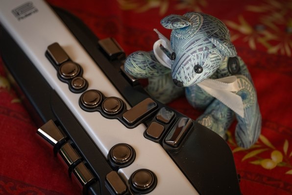 ローランド　エアロフォンAE-20 パールホワイト　美品 Amazon | Roland /AEROPHONE AE-20W エアロフォン ホワイト