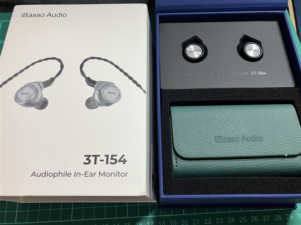 かなりデカいが重くはない。音のバランスは好み。』 iBasso Audio 3T