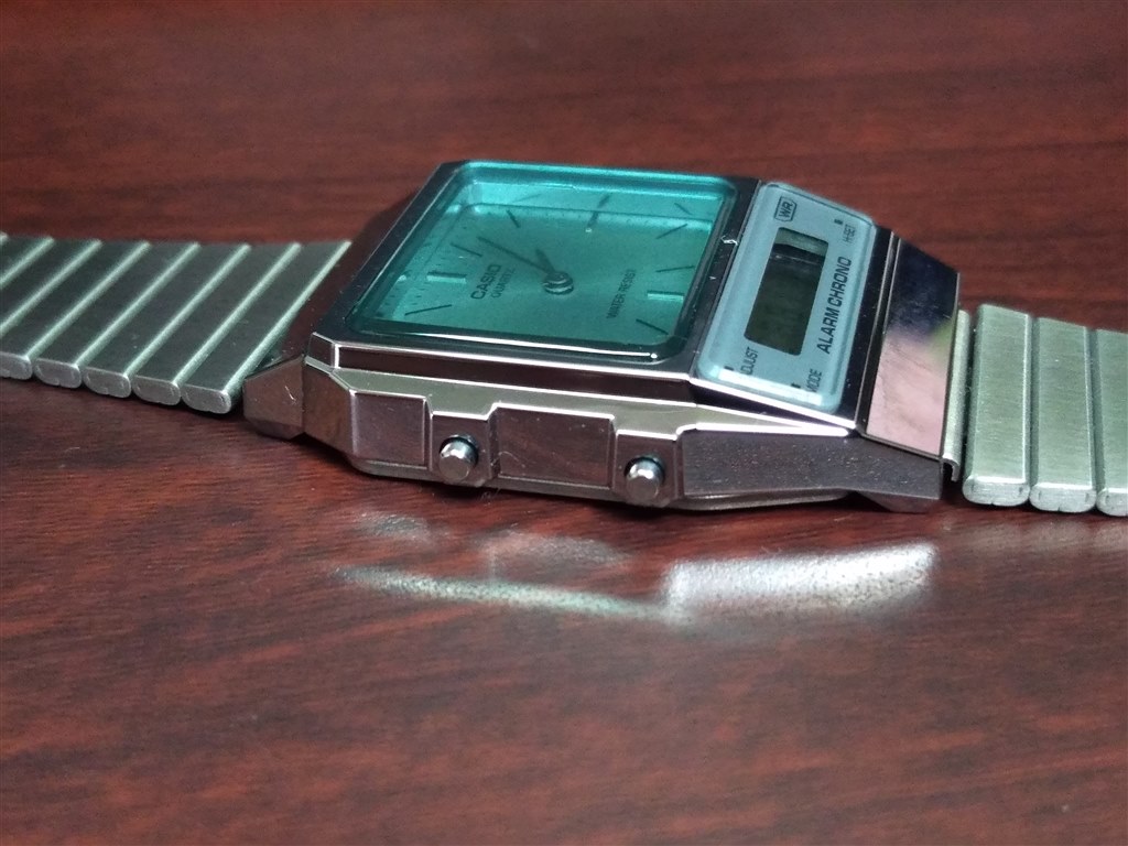 AQ-450をモチーフにしたデザインが優れたデジアナウォッチ』 カシオ