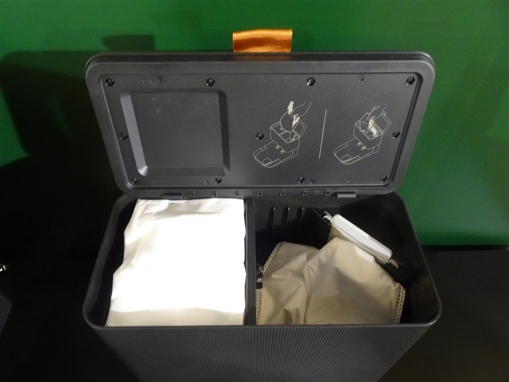 ルンバ新フラッグシップ、自動ゴミ収集機能のみに対応したモデル