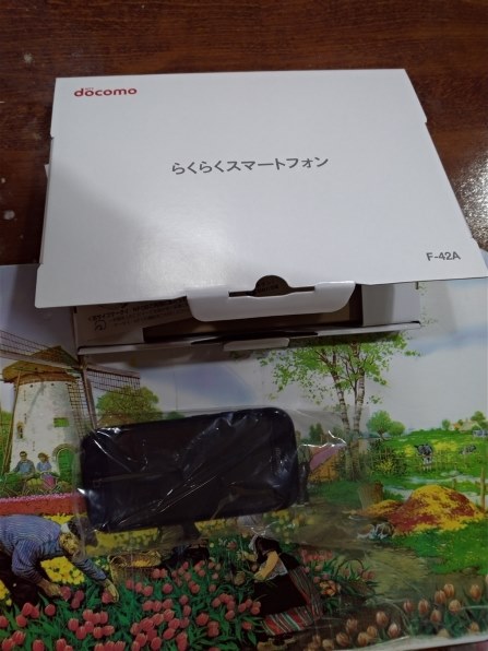 FCNT らくらくスマートフォン F-42A docomo [ピンク] 価格比較