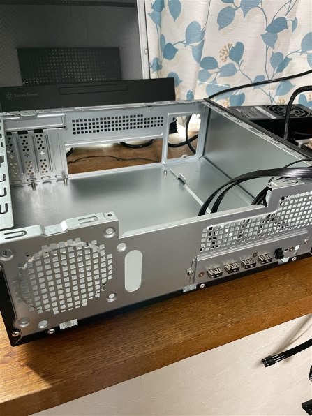 SilverStone SST-ML11B MILO11 MicroATXケース ML11