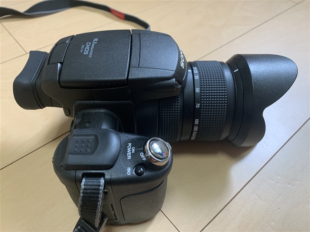 ボディデザインに好き嫌い分かれそう』 SONY サイバーショット