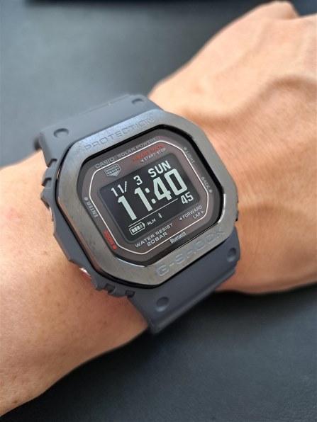 カシオ G-SHOCK ジー・スクワッド DW-H5600MB-8JR 価格比較