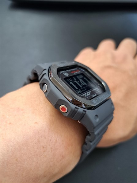 カシオ G-SHOCK ジー・スクワッド DW-H5600MB-8JR 価格比較
