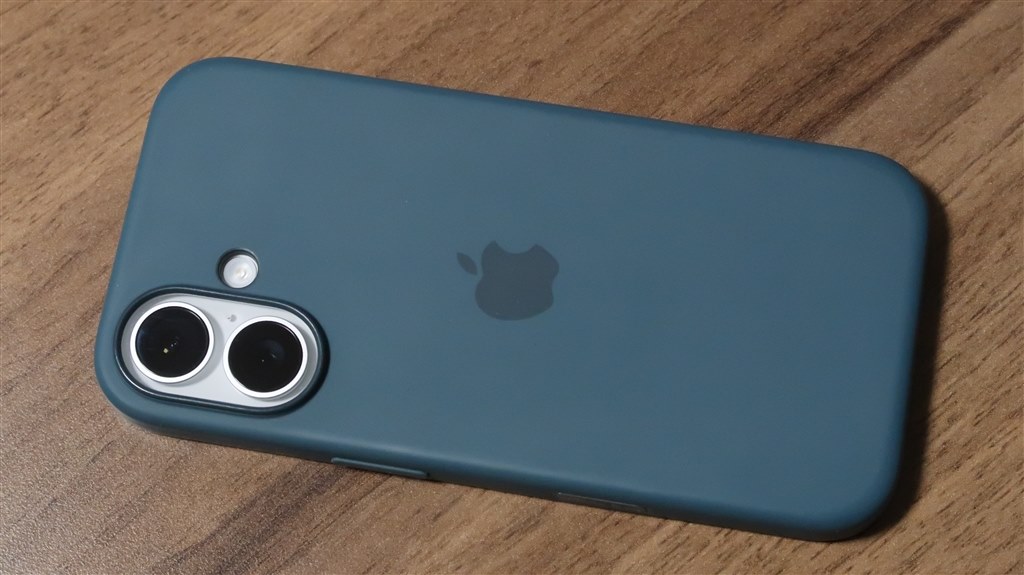 耐久性が高そうな純正ケース』 Apple MYY83FE/A [レイクグリーン