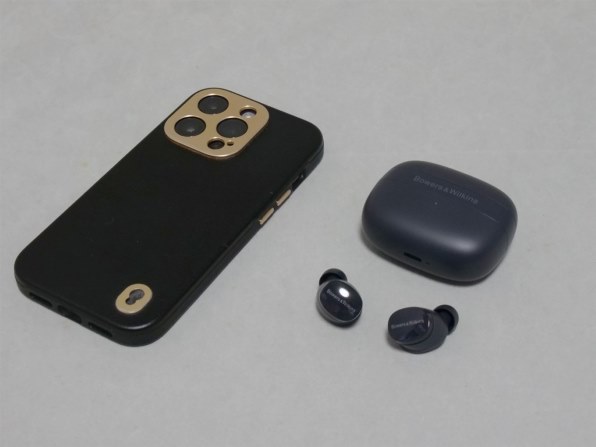 Bowers & Wilkinsのイヤホン「Pi6」は機能・ファッションともに抜群！イギリスの老舗高級スピーカーブランドが生みだしたイヤホンに迫る｜Pen  Online
